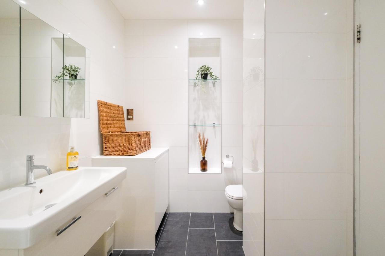 Apartamento Lovely 2 Bed Flat In Canal Side Gated Development Londres Exterior foto