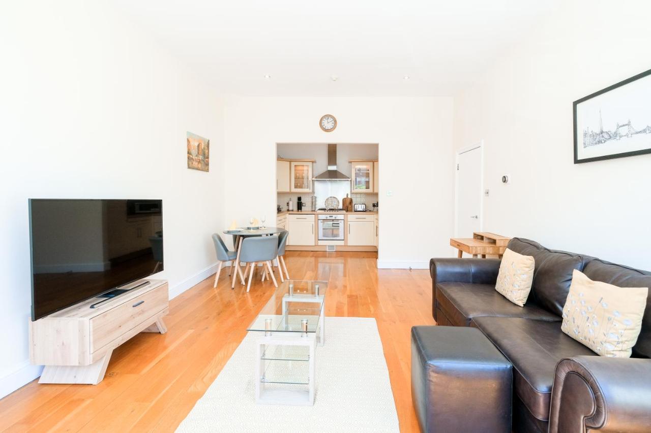 Apartamento Lovely 2 Bed Flat In Canal Side Gated Development Londres Exterior foto