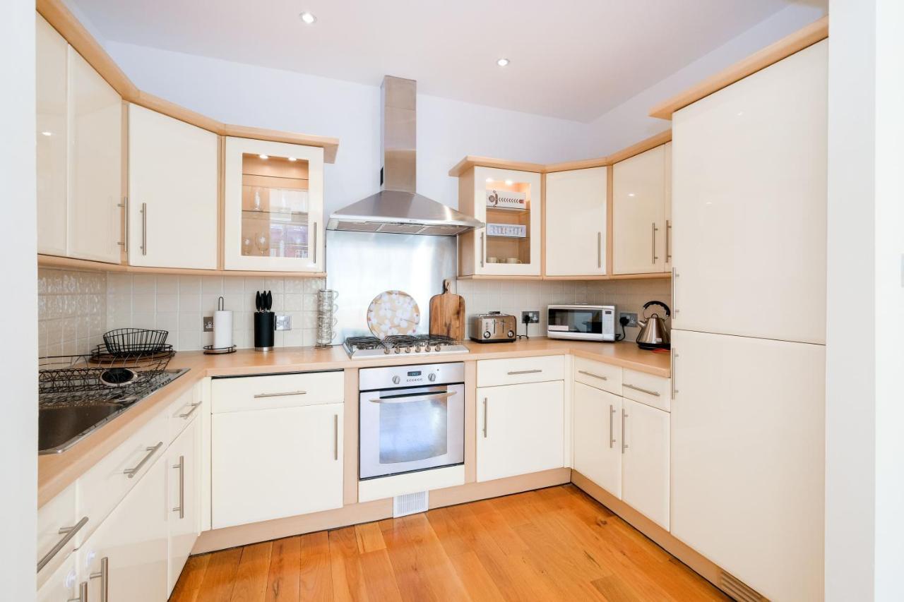 Apartamento Lovely 2 Bed Flat In Canal Side Gated Development Londres Exterior foto