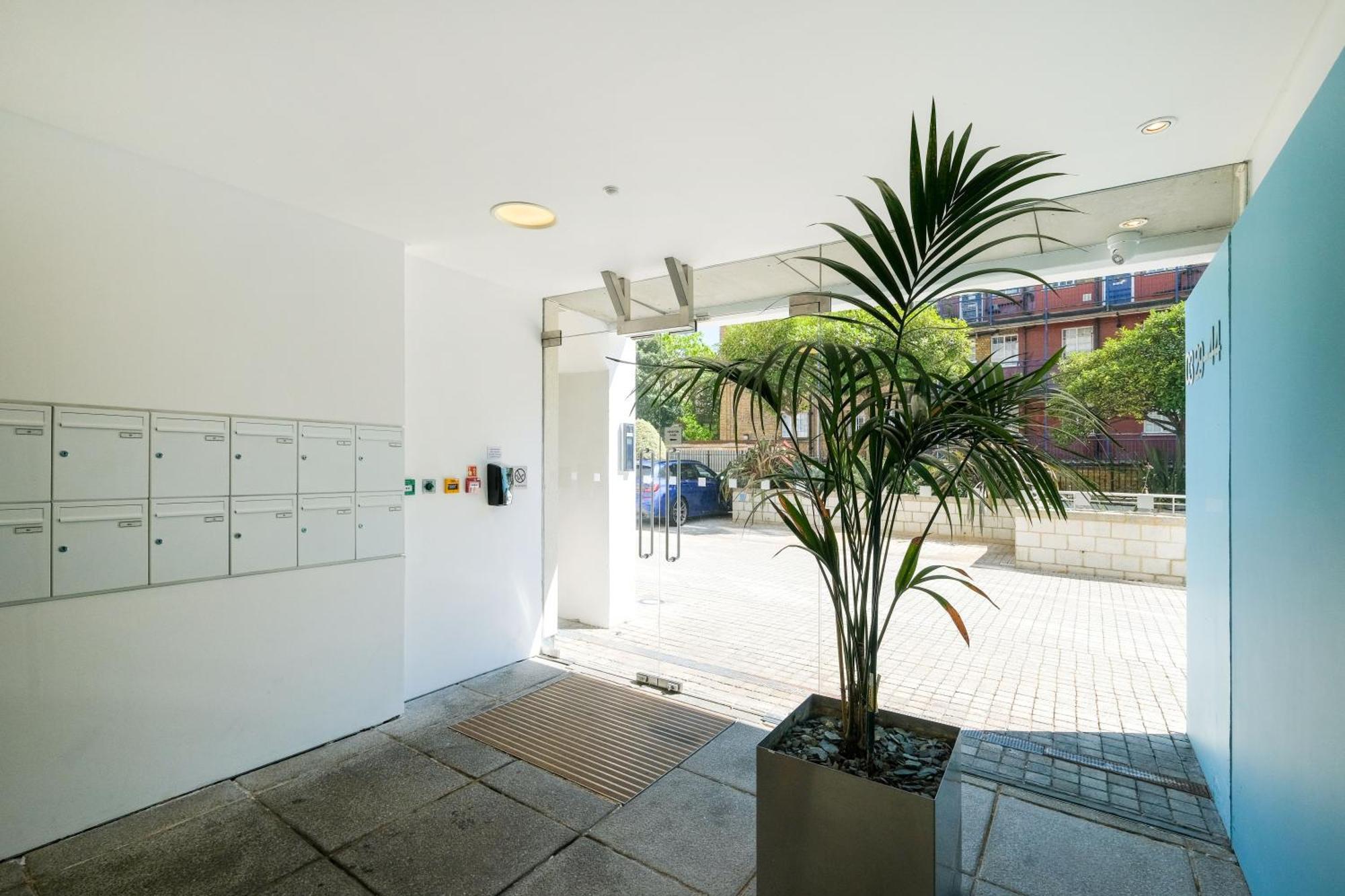 Apartamento Lovely 2 Bed Flat In Canal Side Gated Development Londres Exterior foto
