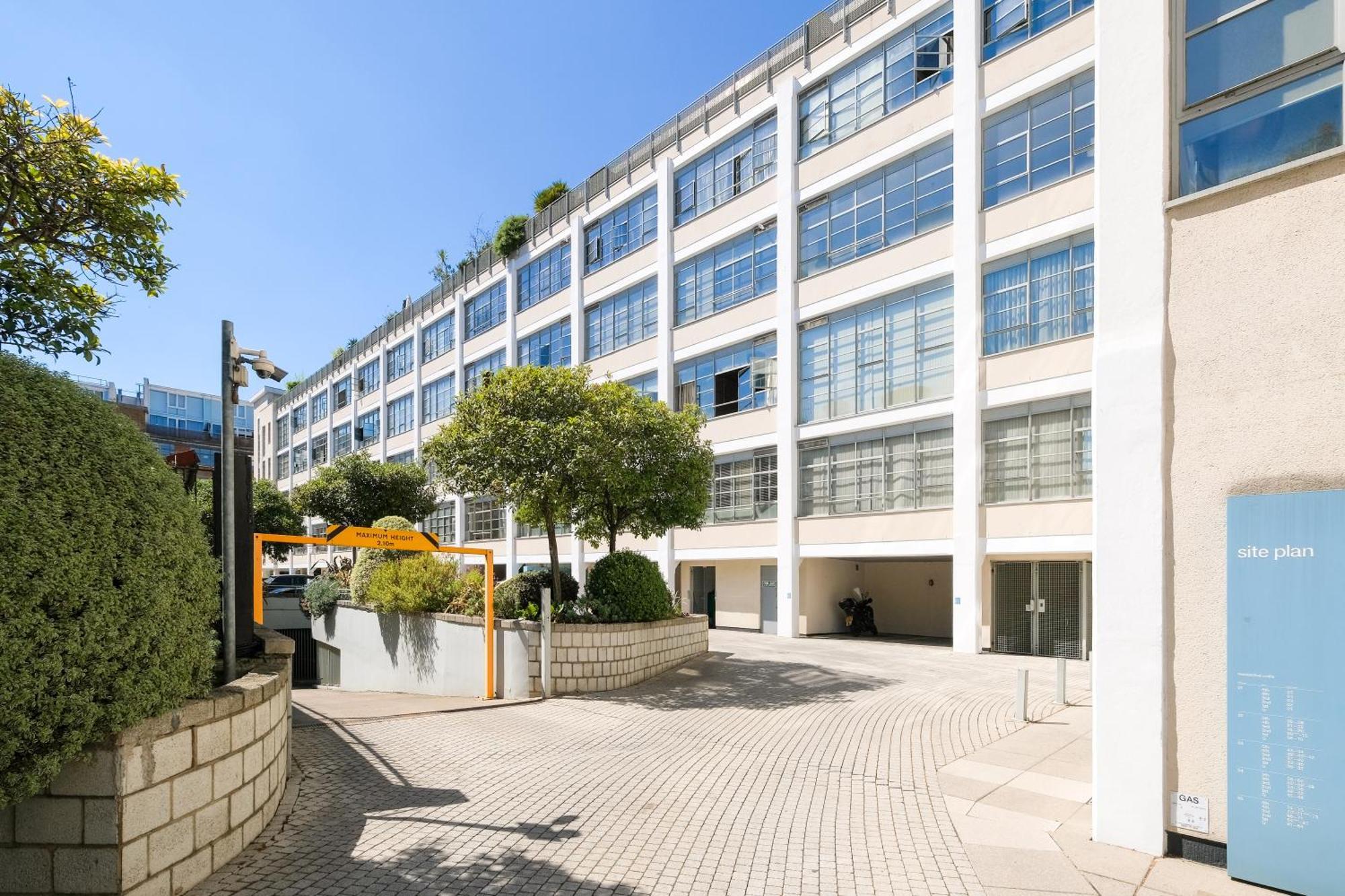 Apartamento Lovely 2 Bed Flat In Canal Side Gated Development Londres Exterior foto